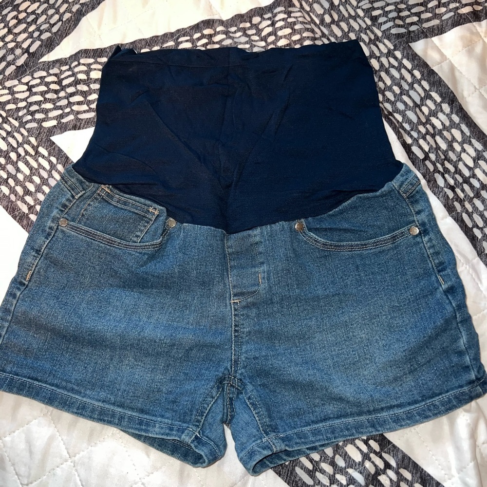 Maternity shorts size “L”